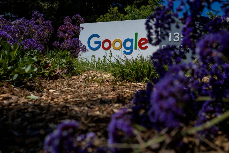FILE PHOTO: A Google logo is seen at a company research facility in Mountain View, California, U.S., May 13, 2025. REUTERS/Carlos Barria/File Photo