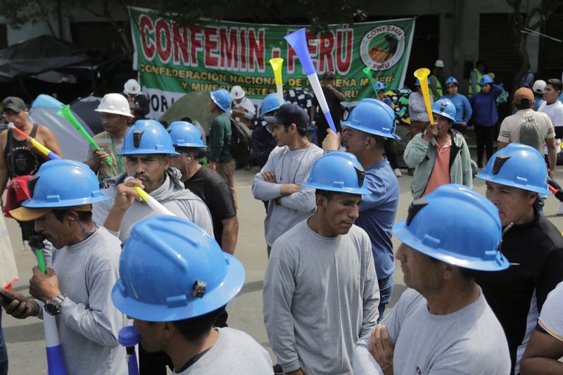 FILE PHOTO: Informal artisanal miners protest outside the Congress to pressure the Peruvian government to extend the deadline to formalize informal mining operations, in Lima, Peru July 3, 2025. REUTERS/Gerardo Marin/File Photo
