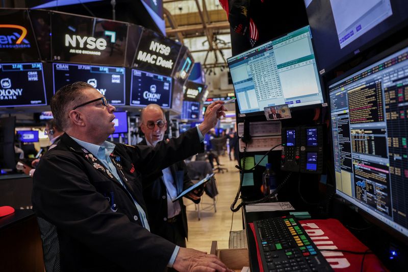 Traders work on the floor at the New York Stock Exchange (NYSE) in New York City, U.S., July 15, 2025. REUTERS/Jeenah Moon