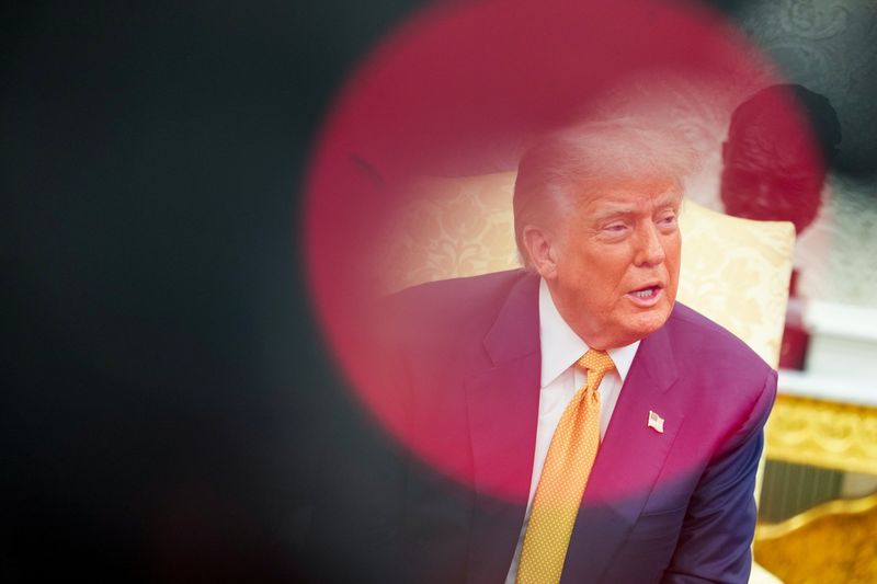 U.S. President Donald Trump meets with Philippine President Ferdinand Marcos Jr. (not pictured), in the Oval Office at the White House in Washington, D.C., U.S., July 22, 2025. REUTERS/Kent Nishimura