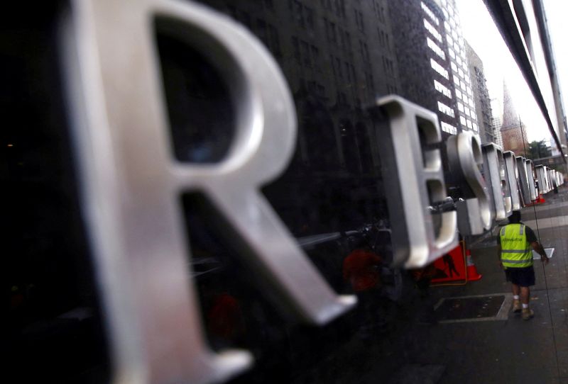 FILE PHOTO: A worker is reflected in a wall of the Reserve Bank of Australia (RBA) head office in central Sydney, Australia, March 1, 2016.   REUTERS/David Gray/File Photo