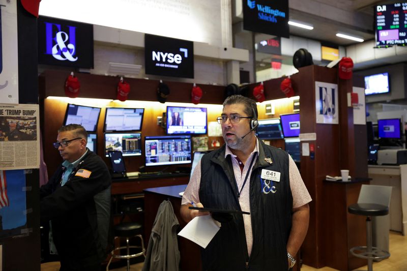 Traders work on the floor at the New York Stock Exchange (NYSE) in New York City, U.S., July 25, 2025. REUTERS/Jeenah Moon