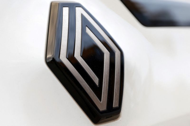 FILE PHOTO: Renault logo is seen in this illustration taken July 28, 2025. REUTERS/Dado Ruvic/Illustration/File Photo