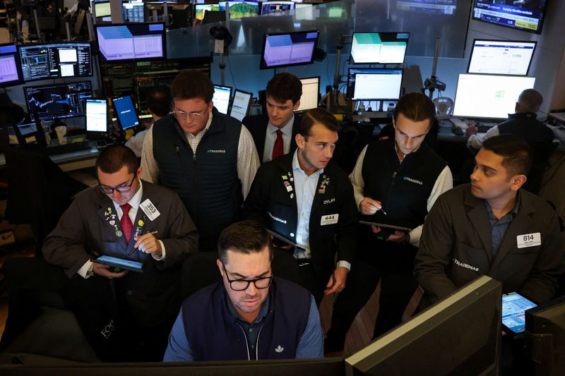 FILE PHOTO: Traders work on the floor at the New York Stock Exchange (NYSE) in New York City, U.S., July 21, 2025.  REUTERS/Brendan McDermid/File Photo