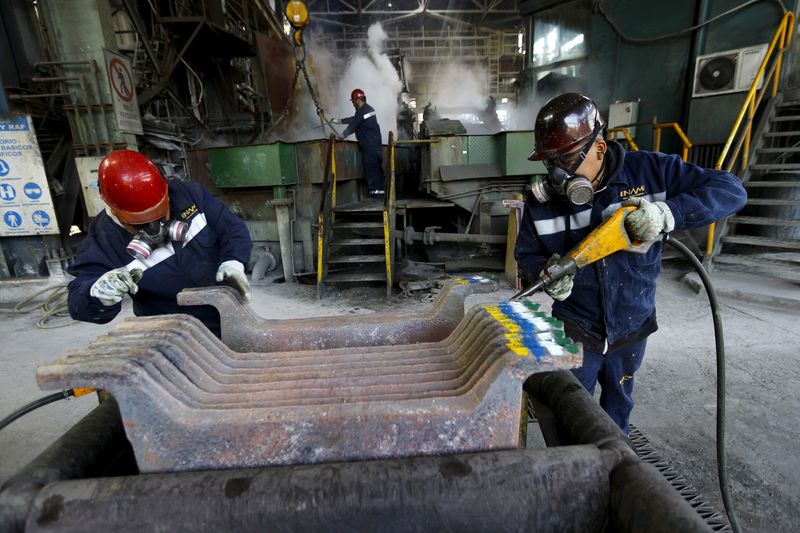 FILE PHOTO: Employees work at the ENAMI's (National Mining Company) copper cathodes plant at Tierra Amarilla town, near Copiapo city, north of Santiago, Chile, December 15, 2015. REUTERS/Ivan Alvarado/File Photo