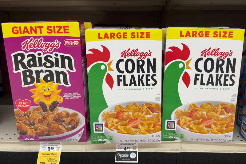 FILE PHOTO: Kellogg's Raisin Bran and Corn Flakes cereal is displayed at a grocery store in Encinitas, California, U.S. July 10, 2025.  REUTERS/Mike Blake/File Photo