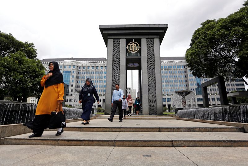 Visitors walk as they leave Bank Indonesia headquarters in Jakarta, Indonesia, January 17, 2019. REUTERS/Willy Kurniawan/File Photo