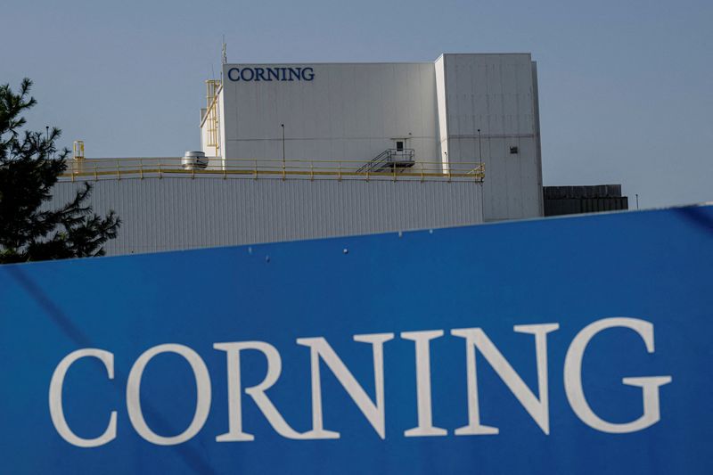 FILE PHOTO: Corning?s Harrodsburg facility, site of a $2.5 billion commitment announced by Apple to produce all of its iPhone and Apple Watch cover glass, in Harrodsburg, Kentucky, U.S. August 7, 2025. REUTERS/Jon Cherry/File Photo