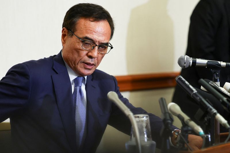 Suntory Holdings former CEO Takeshi Niinami, who has resigned from the beverage group following a police investigation into his purchase of a supplement that may have breached the country's strict drug laws, attends a press conference in Tokyo, Japan, September 3, 2025. REUTERS/Kim Kyung-Hoon