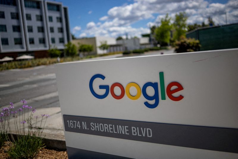 FILE PHOTO: A Google logo is seen at a company research facility in Mountain View, California, U.S., May 13, 2025. REUTERS/Carlos Barria/File Photo