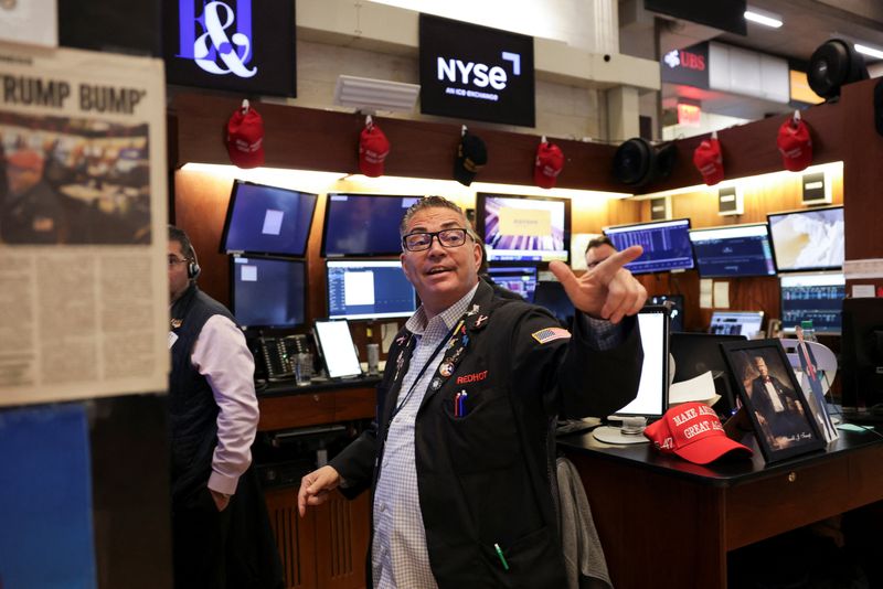 Traders work on the floor at the New York Stock Exchange (NYSE) in New York City, U.S., September 3, 2025. REUTERS/Jeenah Moon