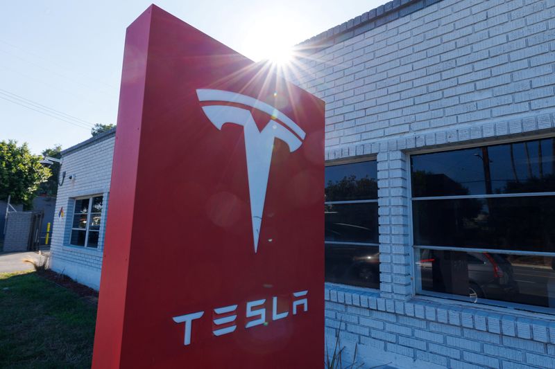A Tesla service center in Los Angeles, California, U.S., November 6, 2025. REUTERS/Mike Blake