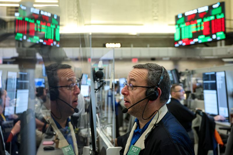 Futures-options traders work on the floor at the New York Stock Exchange's NYSE American (AMEX) in New York City, U.S., October 29, 2025.  REUTERS/Brendan McDermid