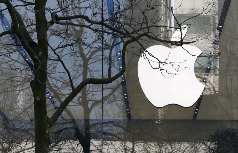 An Apple logo is seen at the entrance of an Apple Store in downtown Brussels, Belgium March 10, 2016.   REUTERS/Yves Herman