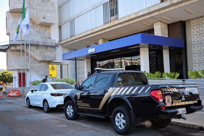 A federal police car stands parked outside BRB, Banco de Brasilia, during an operation against the issuance of fraudulent credit securities by financial institutions that resulted in the arrest of Daniel Vorcaro, in Brasília, Brazil, November 18, 2025. REUTERS/Mateus Bonomi