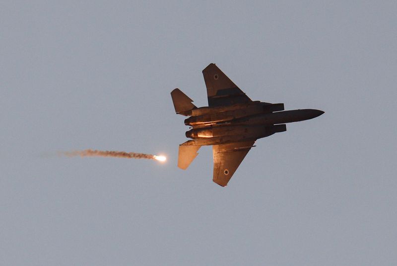 An F-15 jet releases a flare as it flies over Gaza, as seen from the Israeli side of the Israel-Gaza border, July 20, 2025. REUTERS/Amir Cohen