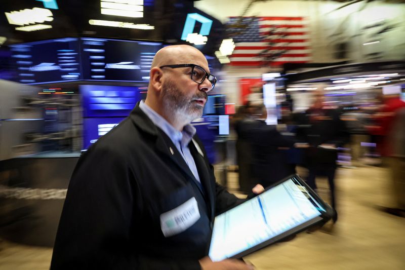 Traders work on the floor at the New York Stock Exchange (NYSE) in New York City, U.S., December 17, 2025.  REUTERS/Brendan McDermid/File Photo