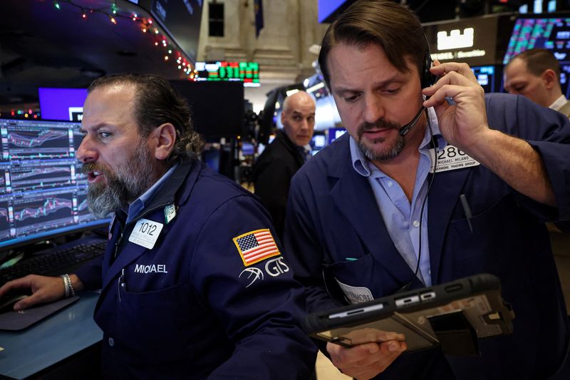 Traders work on the floor at the New York Stock Exchange (NYSE) in New York City, U.S., January 6, 2026. REUTERS/Brendan McDermid