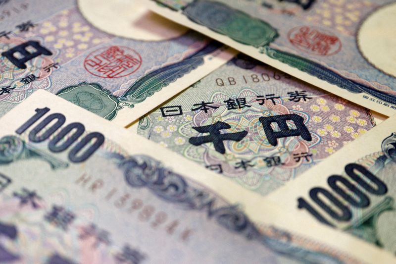 FILE PHOTO: Banknotes of Japanese yen are seen in this illustration picture taken September 22, 2022. REUTERS/Florence Lo/Illustration/File Photo/File Photo