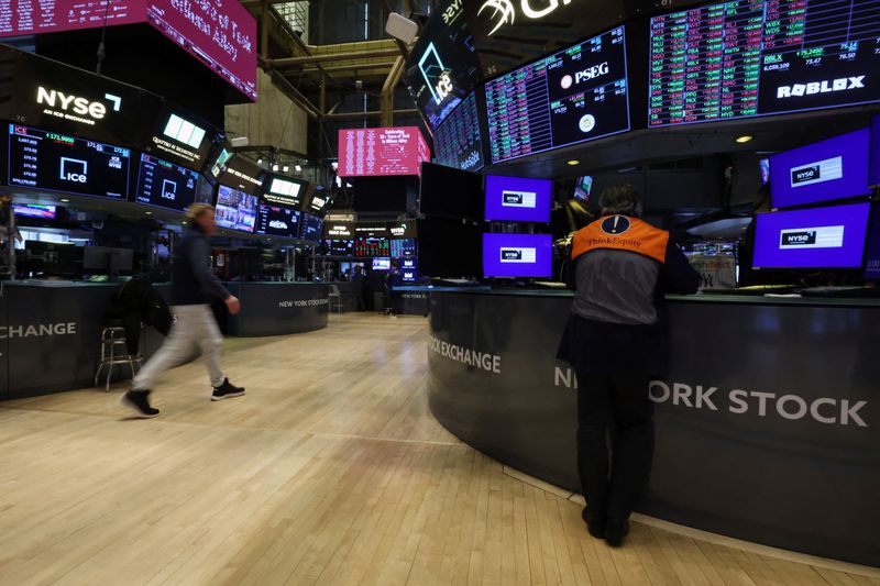 Traders work on the floor at the New York Stock Exchange (NYSE) in New York City, U.S., January 28, 2026.  REUTERS/Brendan McDermid