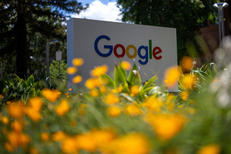 FILE PHOTO: A Google logo is seen at a company research facility in Mountain View, California, U.S., May 13, 2025. REUTERS/Carlos Barria/File Photo