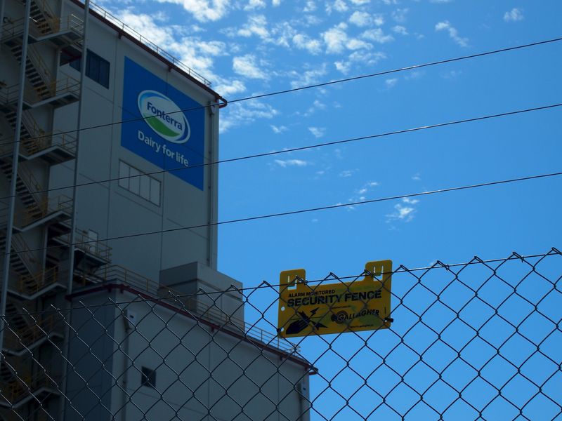 The Fonterra Te Rapa dairy factory is seen outside Hamilton March 30, 2016.  REUTERS/Henning Gloystein