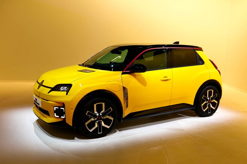 The new Renault 5 E-Tech electric car is unveiled during a pre Geneva show event in Aubervilliers, near Paris, France, February 12, 2024. REUTERS/Gonzalo Fuentes