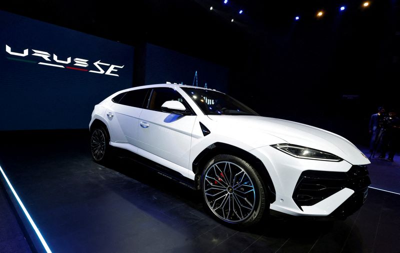 FILE PHOTO: The Lamborghini Urus SE, a hybrid SUV car is presented during its launch in New Delhi, India, August 9, 2024. REUTERS/Priyanshu Singh/File Photo