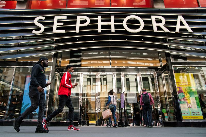 People enter a Sephora store in New York City, New York, U.S., May 20, 2021.  REUTERS/Eduardo Munoz