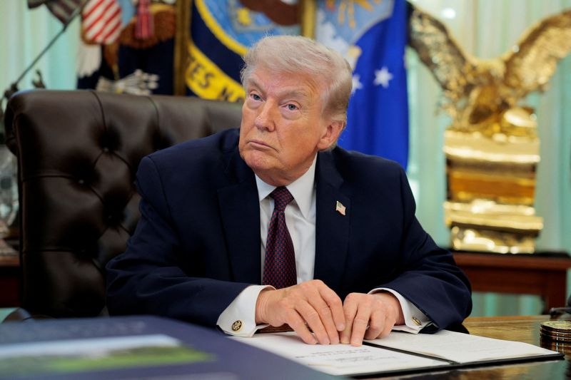 U.S. President Donald Trump attends to sign an executive order in the Oval Office of the White House in Washington, D.C., March 31, 2026.  REUTERS/Evan Vucci