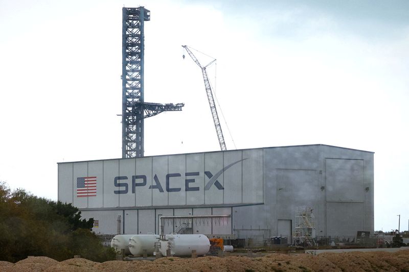 FILE PHOTO: The launch tower at SpaceX Launch Complex at launch pad 39-A at the Kennedy Space Center in Cape Canaveral, Florida, U.S., April 6, 2026. REUTERS/Brendan McDermid/File Photo