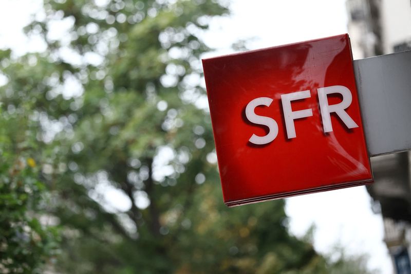 FILE PHOTO: The logo of French telecom operator SFR is seen on a shop in Paris, France, October 15, 2025. REUTERS/Sarah Meyssonnier/File Photo