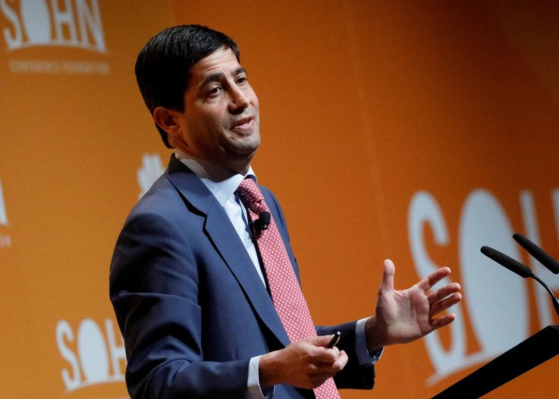 FILE PHOTO: Kevin Warsh, Fellow in Economics at the Hoover Institution and lecturer at the Stanford Graduate School of Business, speaks during the Sohn Investment Conference in New York City, U.S., May 8, 2017. REUTERS/Brendan Mcdermid/File Photo