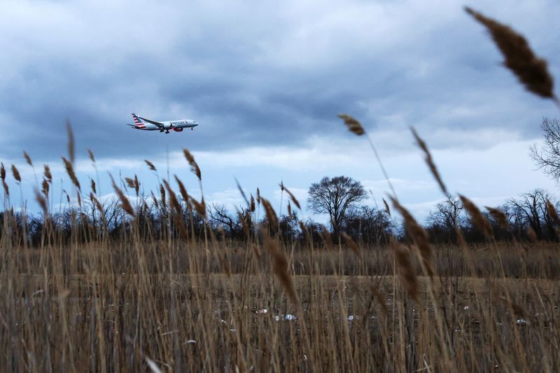 An American Airlines aircraft approaches landing, amid the U.S.-Israel conflict with Iran, at John F. Kennedy International Airport Queens, New York City, U.S., March 27, 2026. REUTERS/Shannon Stapleton