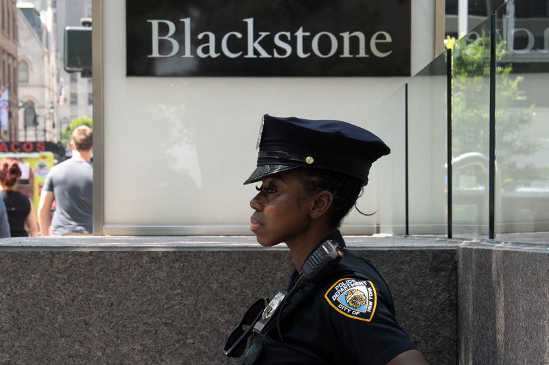 FILE PHOTO: A member of the NYPD stands guard at the Blackstone offices in Manhattan, in New York City, U.S., August 4, 2025. REUTERS/David 'Dee' Delgado/File Photo