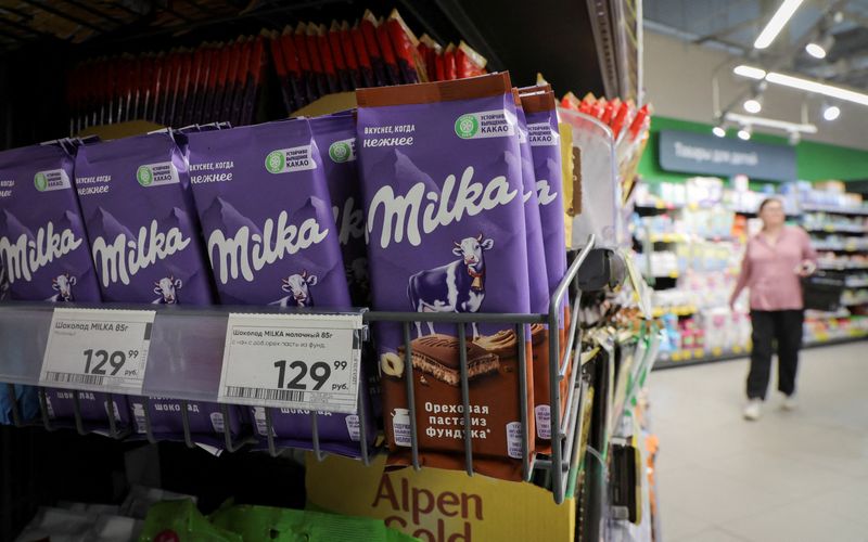 FILE PHOTO: Mondelez International's Milka chocolates are seen in a shop in Saint Petersburg, Russia June 25, 2024.  REUTERS/Stringer/File Photo