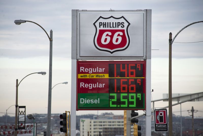 FILE PHOTO: A Phillips 66 gasoline station in St. Louis, Missouri January 14, 2015. REUTERS/Kate Munsch/File Photo