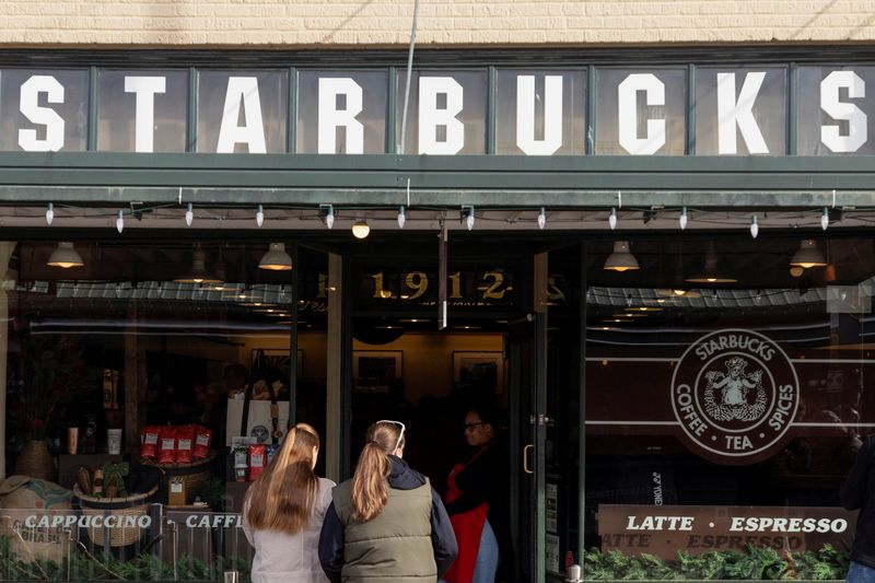 Customers wait to enter one of the first Starbucks stores at Pike Place Market in Seattle, Washington, U.S., November 12, 2025. REUTERS/Matt Mills McKnight