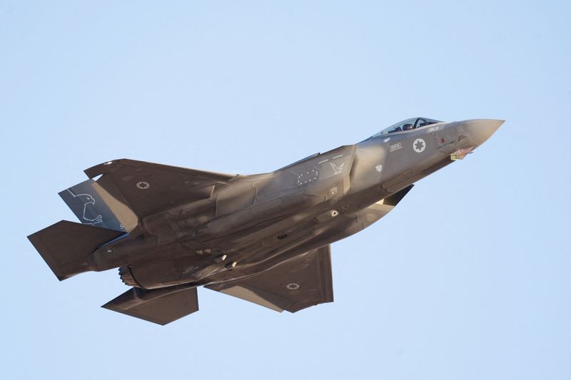 FILE PHOTO: A F-35 fighter jet flies during a graduation ceremony for Israeli Air Force pilots at Hatzerim Airbase, in southern Israel, June 29, 2023. REUTERS/Amir Cohen/File Photo
