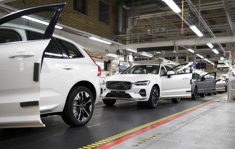 FILE PHOTO: Volvo Cars' upcoming flagship car, the mid-sized Volvo electric SUV EX60, roll off the assembly line in Gothenburg, Sweden, April 22, 2026. REUTERS/Marie Mannes/File Photo