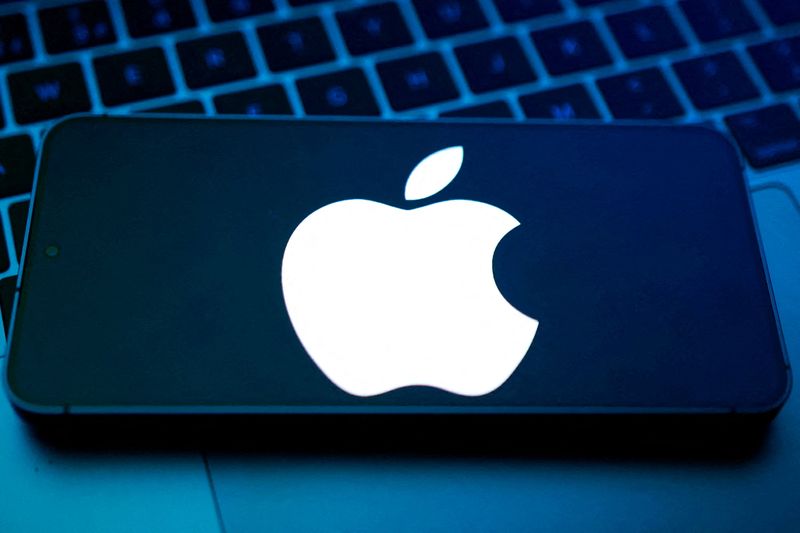 FILE PHOTO: An Apple logo appears in this illustration taken August 25, 2025. REUTERS/Dado Ruvic/Illustration/File Photo