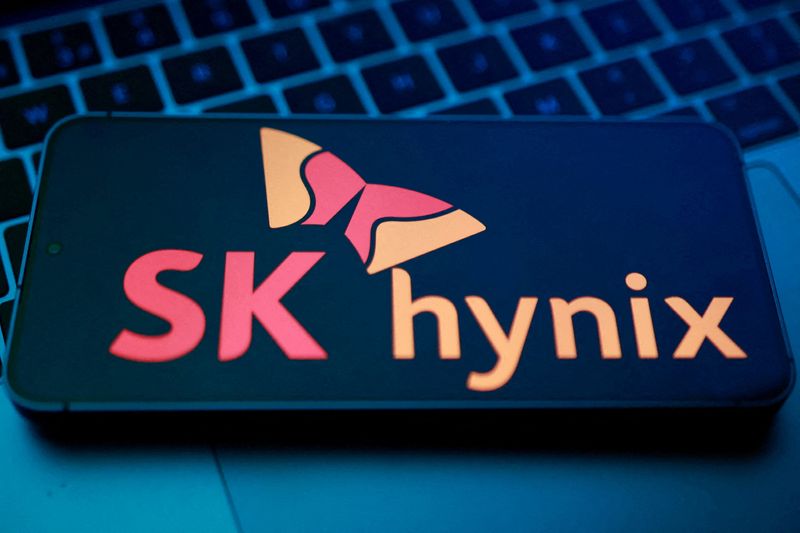 FILE PHOTO: The SK hynix logo appears in this illustration taken August 25, 2025. REUTERS/Dado Ruvic/Illustration/File Photo