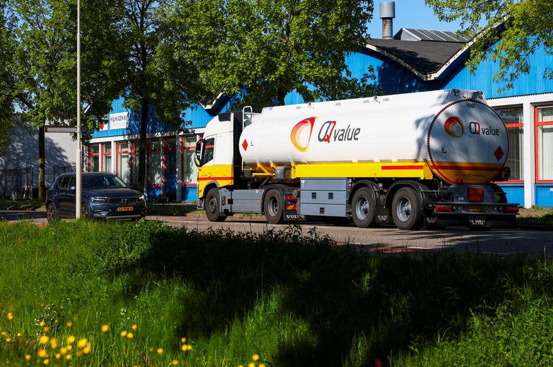 A tanker truck drives away from Shell fuel terminal Arnhem in Arnhem, Netherlands April 29, 2026. REUTERS/Piroschka van de Wouw