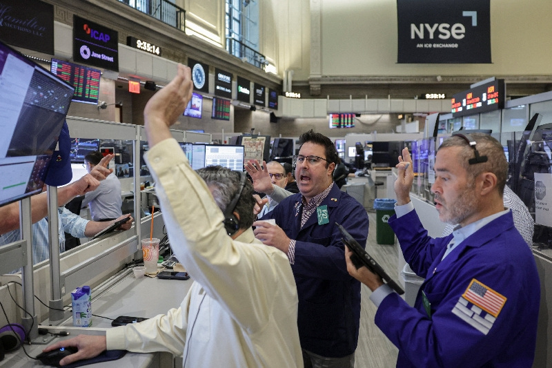 Futures-options traders work on the floor at the New York Stock Exchange's NYSE American (AMEX) in New York City, U.S., May 15, 2026. REUTERS/Jeenah Moon
