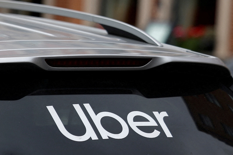 FILE PHOTO: The Uber logo is seen on the rear window of a taxi, in Dublin, Ireland, June 29, 2025. REUTERS/Clodagh Kilcoyne/File Photo