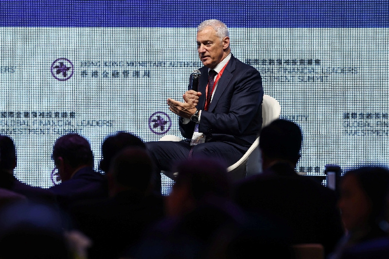 Bill Winters, Group Chief Executive of Standard Chartered Bank, speaks at the Global Financial Leaders' Investment Summit, in Hong Kong, China, November 4, 2025. REUTERS/Tyrone Siu