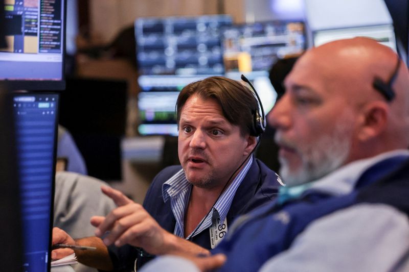 Traders work on the floor at the New York Stock Exchange (NYSE) in New York City, U.S., May 21, 2026. REUTERS/Jeenah Moon