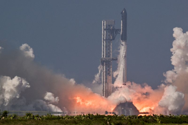 A SpaceX Super Heavy booster carrying the Starship spacecraft lifts off on its 12th test flight at Starbase, Texas, U.S., May 22, 2026. REUTERS/Steve Nesius