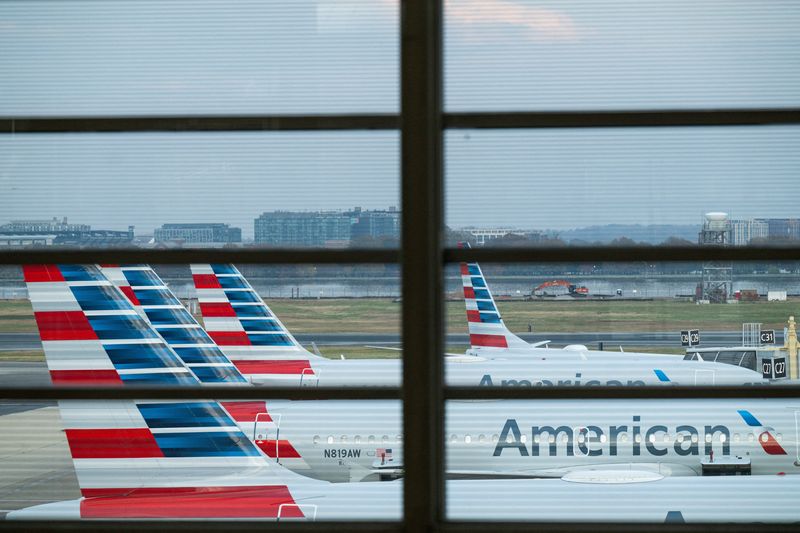 American Airlines planes line up on the tarmac at Ronald Reagan Washington National Airport, more than a month into the ongoing U.S. government shutdown, in Arlington., Virginia, U.S., November 9, 2025. REUTERS/Annabelle Gordon/File Photo