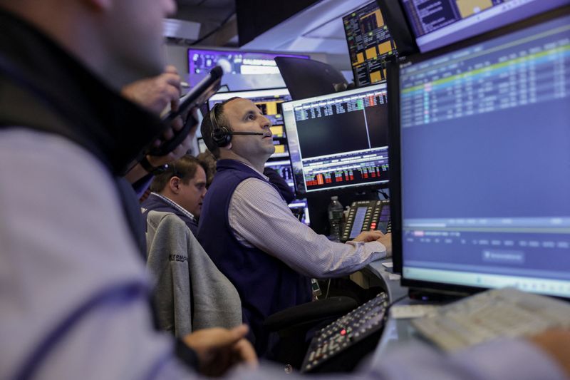 Traders work on the floor at the New York Stock Exchange (NYSE) in New York City, U.S., May 27, 2026. REUTERS/Jeenah Moon